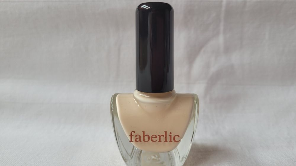Mleczny beżowy lakier Faberlic