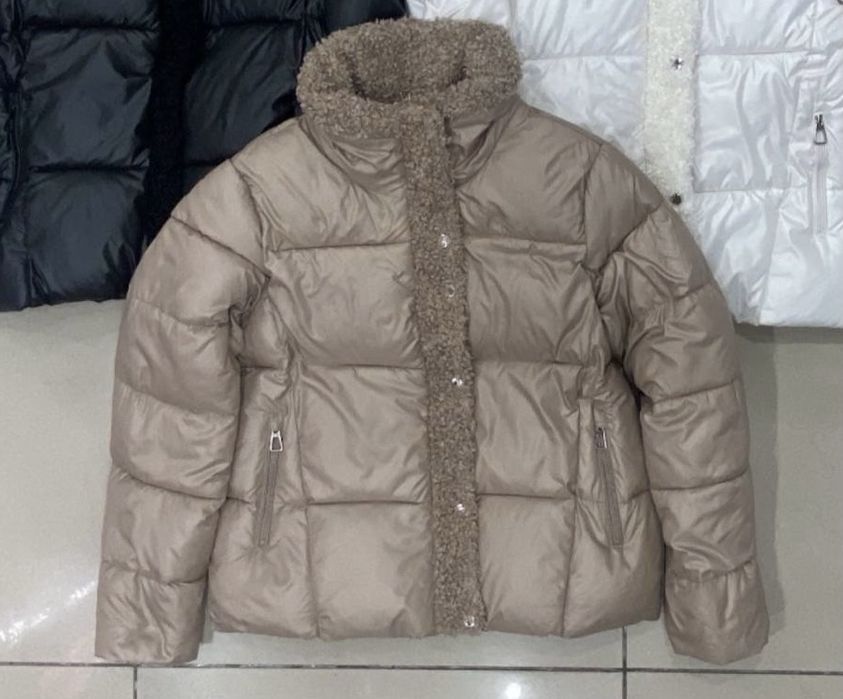 Стильна куртка жіноча осіння