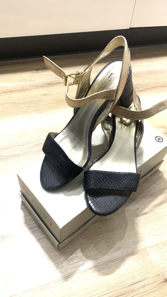 Eleganckie sandalki czarno-złote 38