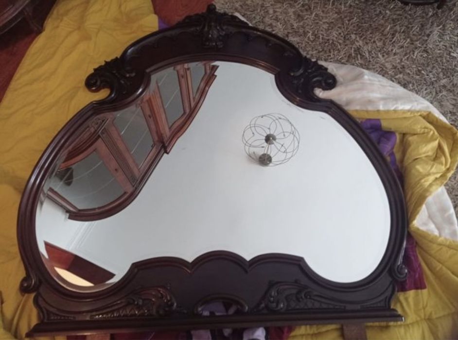 Espelho Grande com moldura de Nogueira