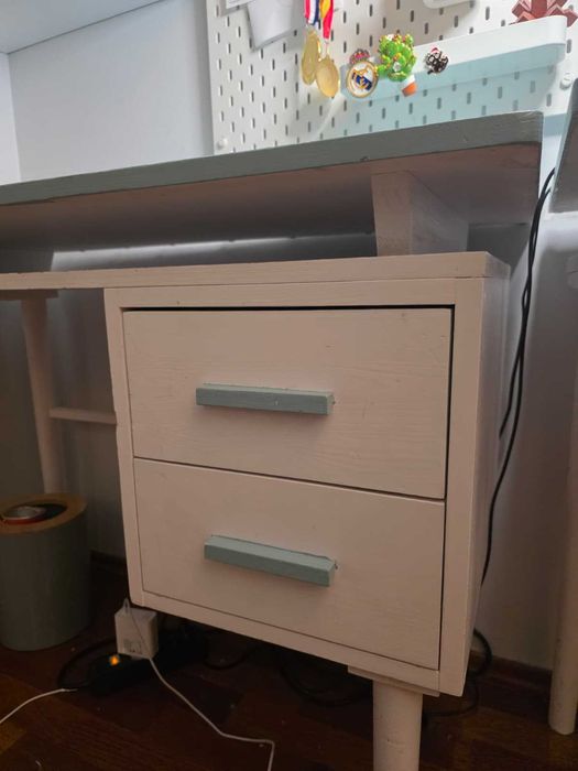 Drewniane biurko dziecięce Wood Szczęścia Miza