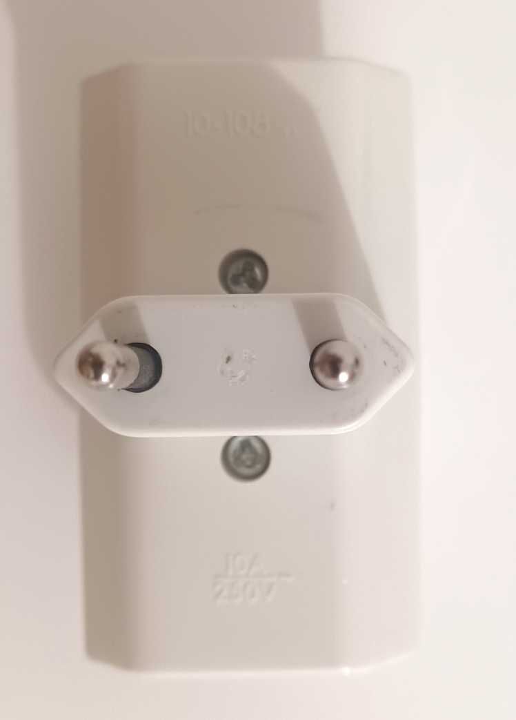 Tripla, Adaptador de corrente elétrica.