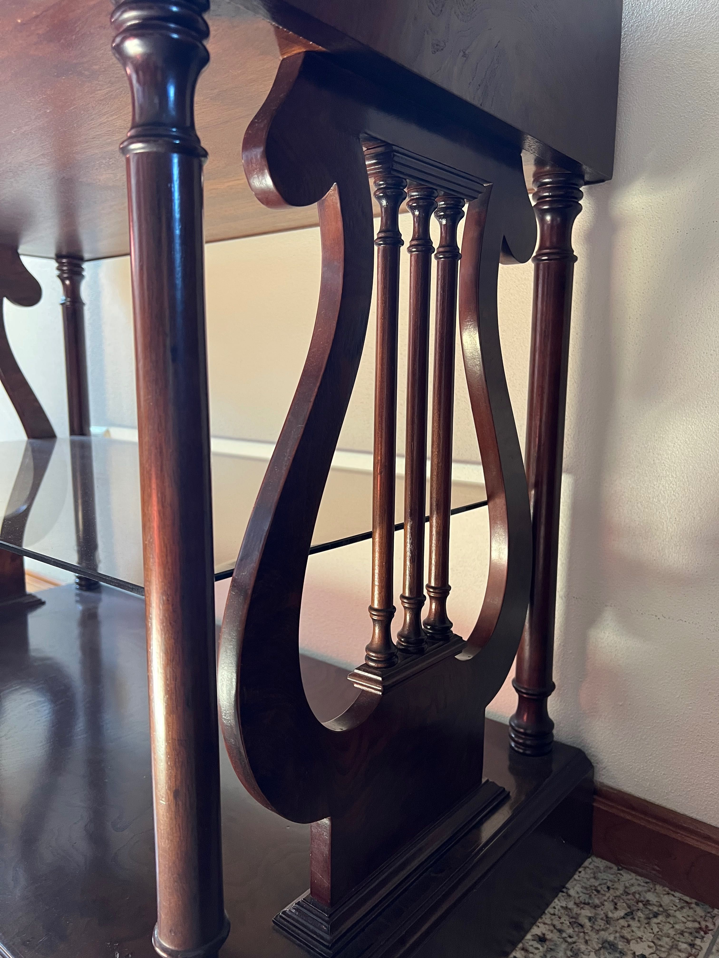Mesa de apoio em madeira e vidro
