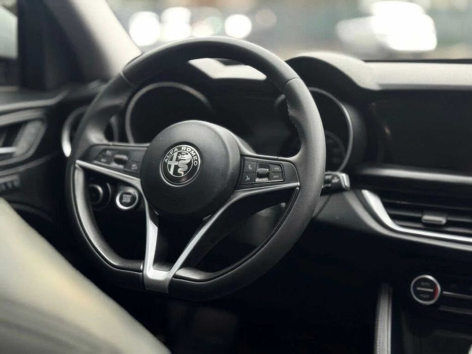 Alfa Romeo Stelvio      2018