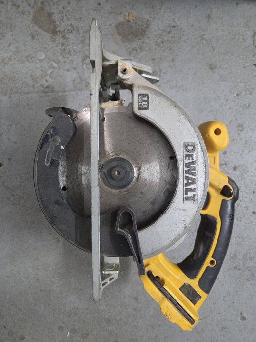 Pilarka tarczowa Dewalt DC390