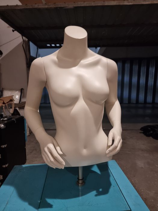 Busto senhora branco