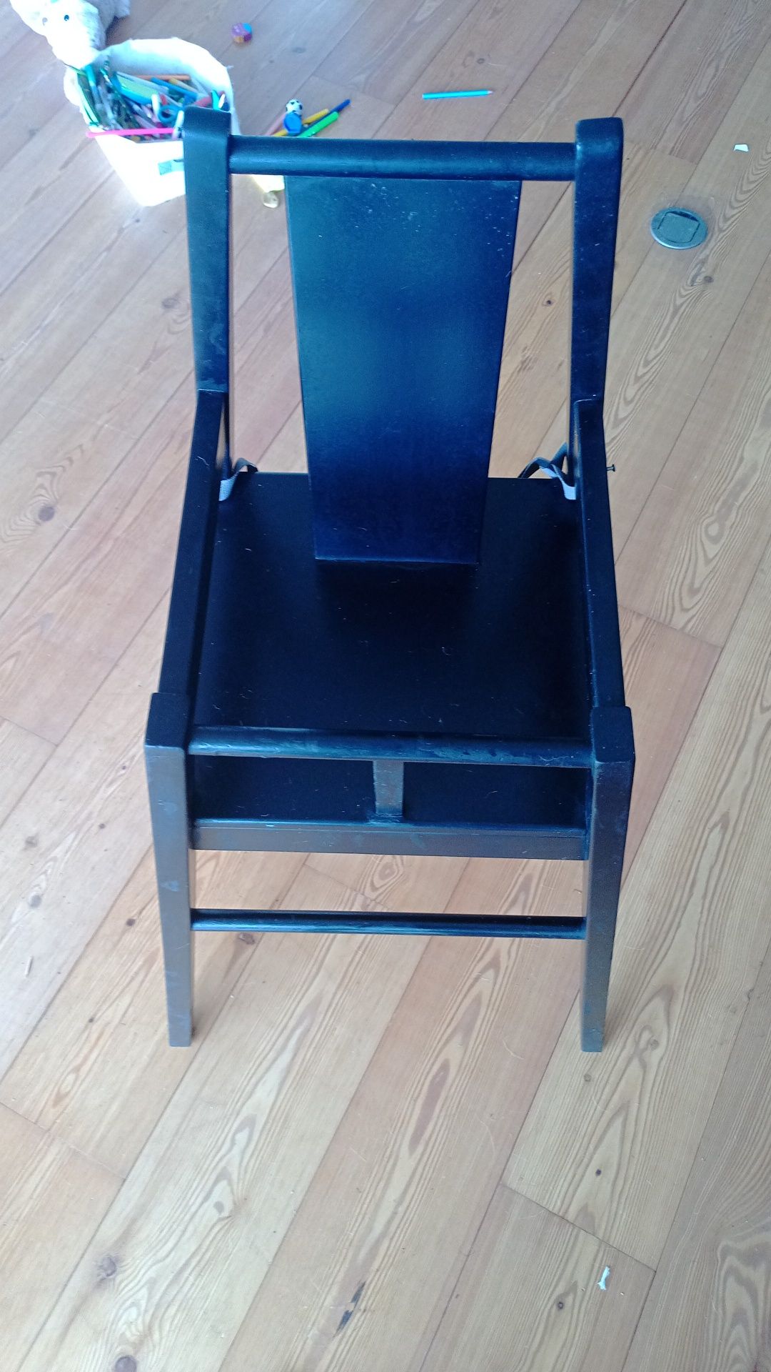 Cadeira criança IKEA (2 pretas e 1 vermelha)