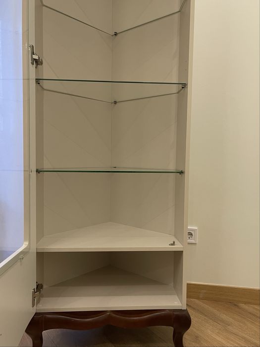 Вітрина кутова, в гарному стані. Самовивіз м.Львів