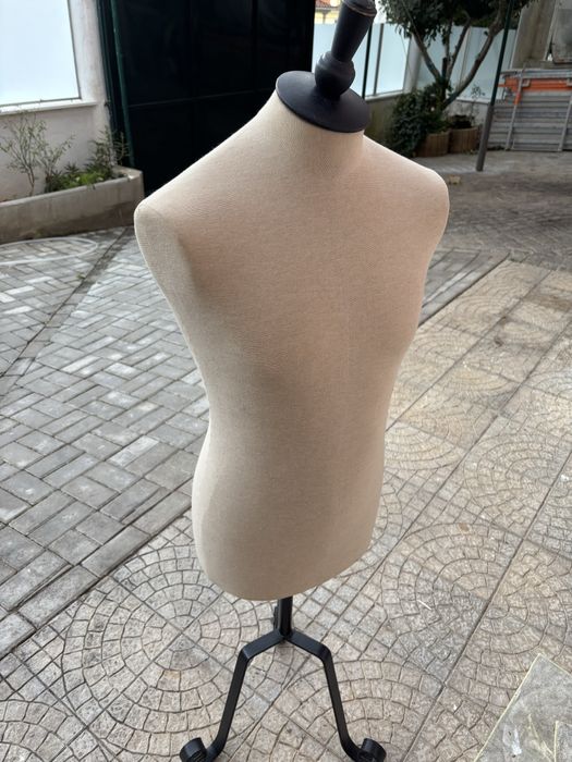 Vendo busto em bom estado