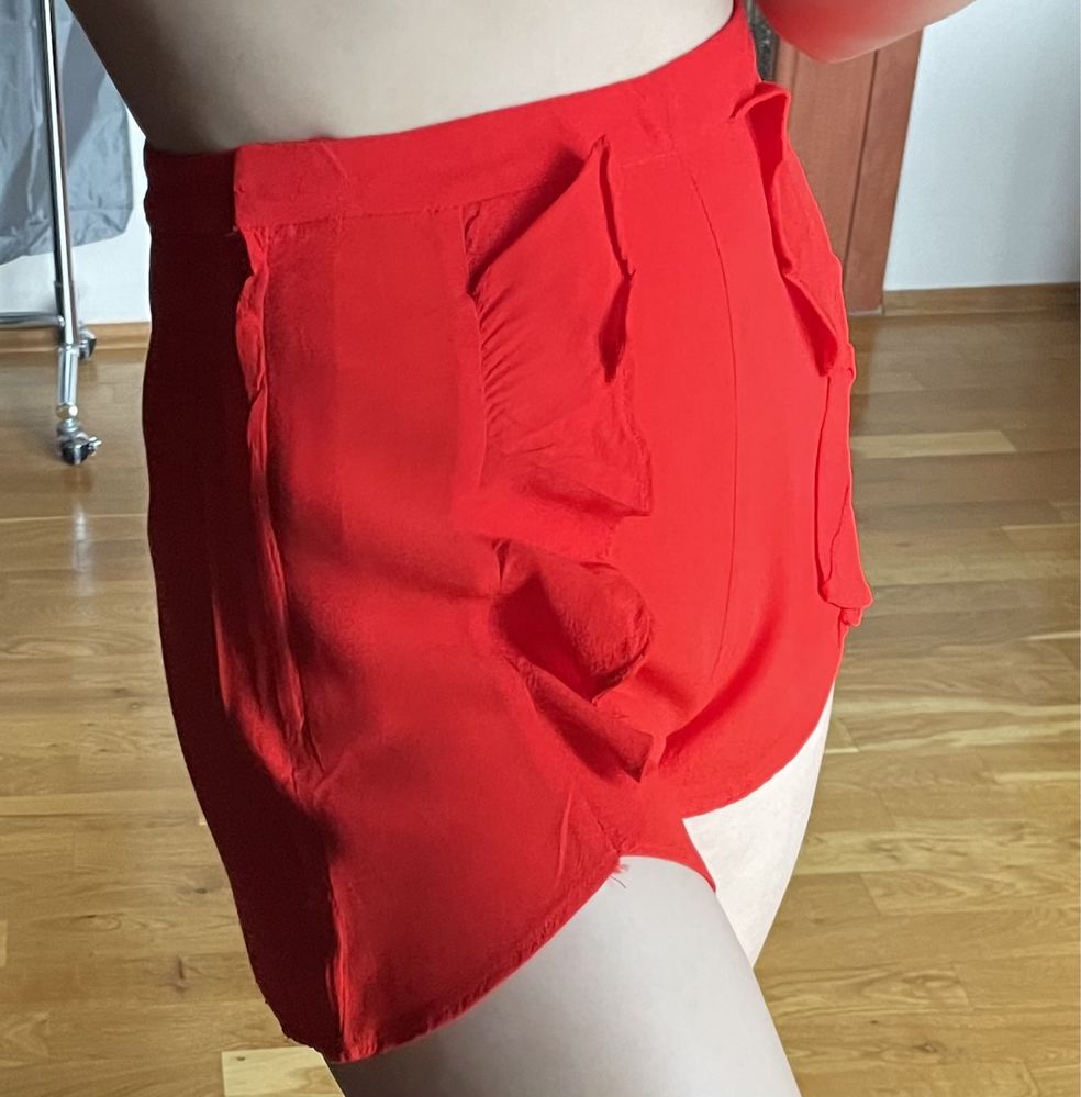 Czerwone krótkie spodenki H&M
