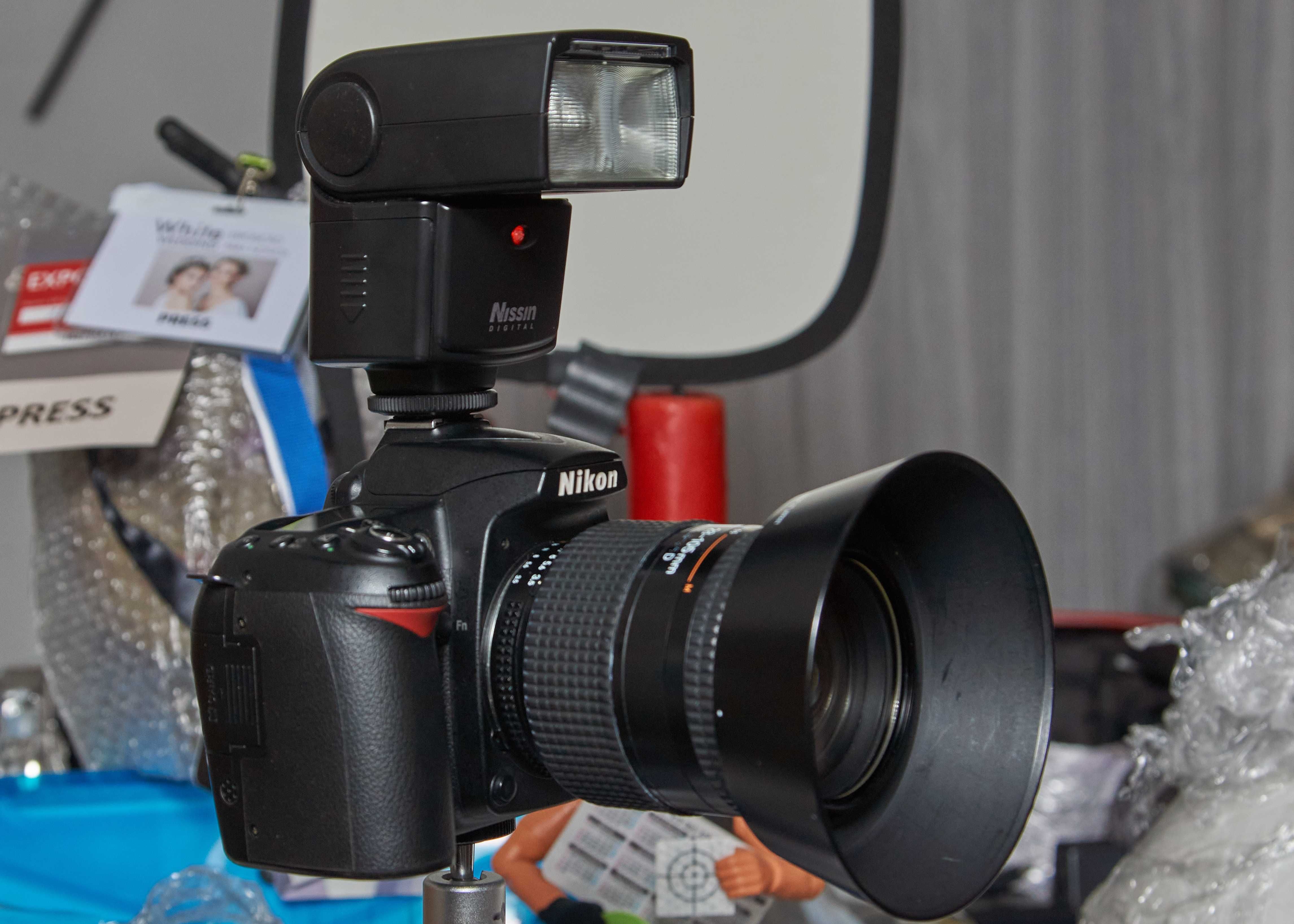 Nikon D90 (7800clics)  c/ Nikon AF Zoom 28-105mm Macro & Flash