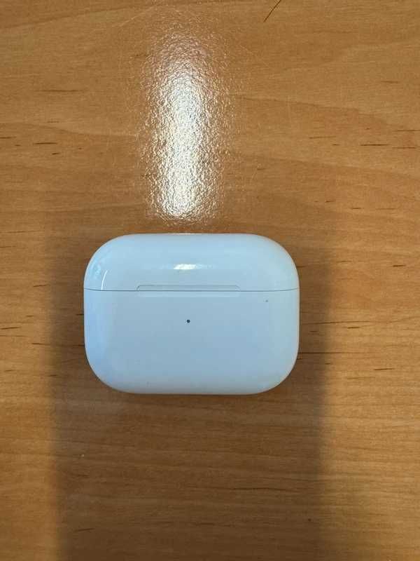 Vendo AirPods Apple originais, 2.ª geração, em perfeito estado.