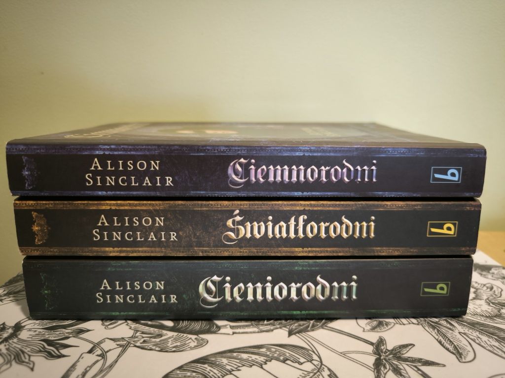 Trylogia Alison Sinclair: Ciemnorodni, Światłorodni, Cieniorodni