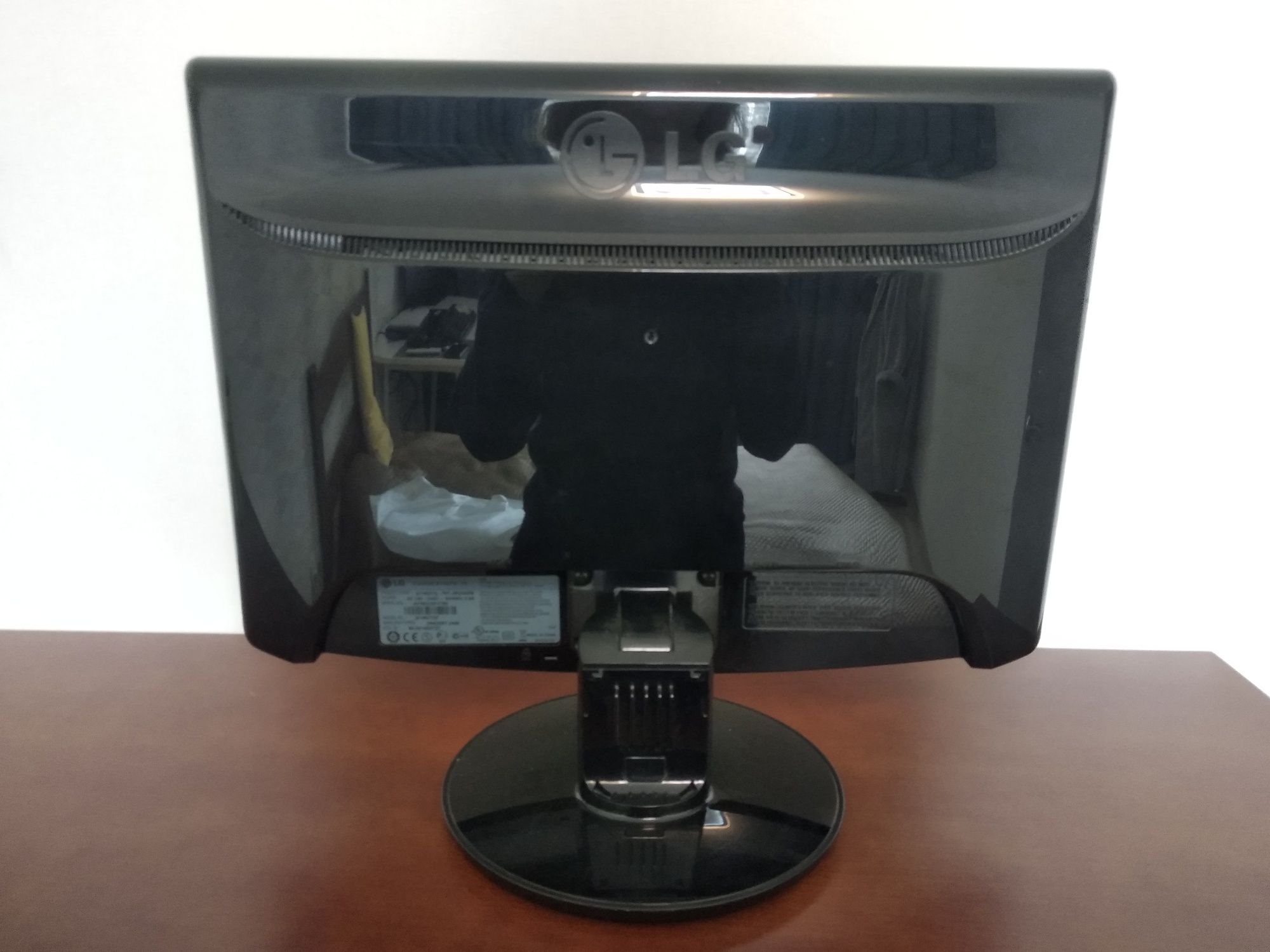 Продам робочий монітор Lg flatron w1952tq