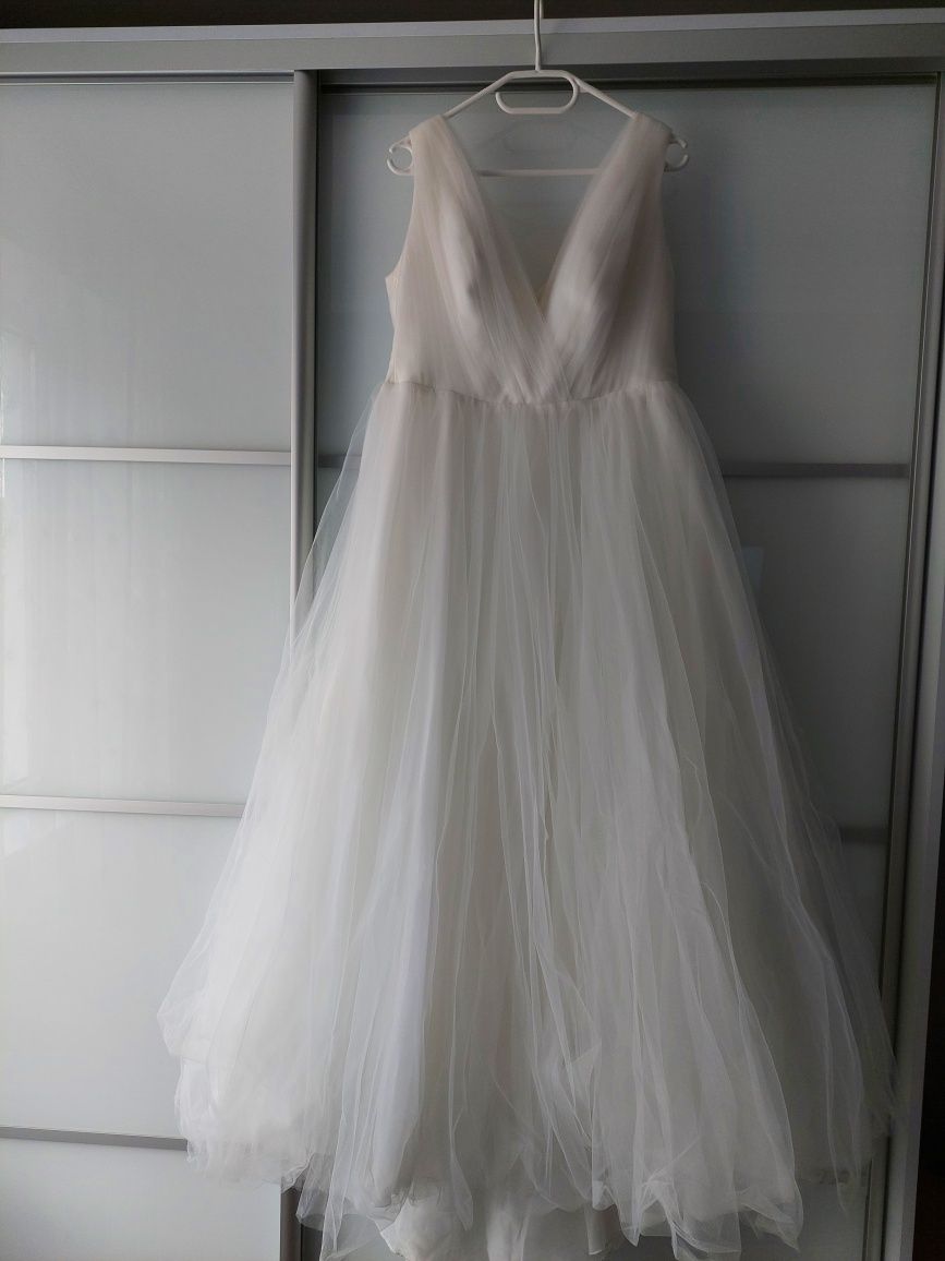 Дуже ніжна весільна сукня