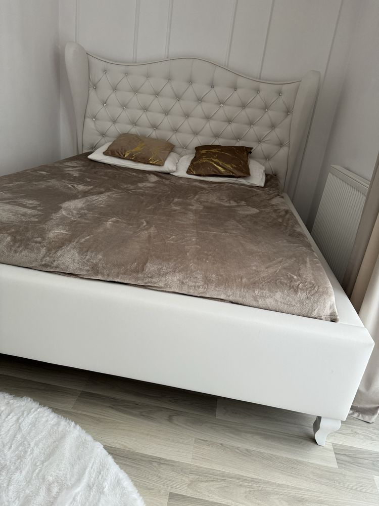 Łóżko glamour biale z kryształkami  160x200