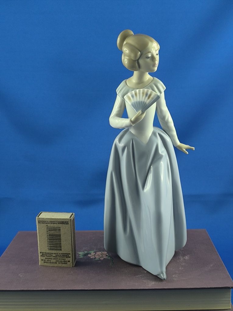 Dziewczyna z wachlarzem Nao by Lladro Hiszpania #porcelana #ozdoba