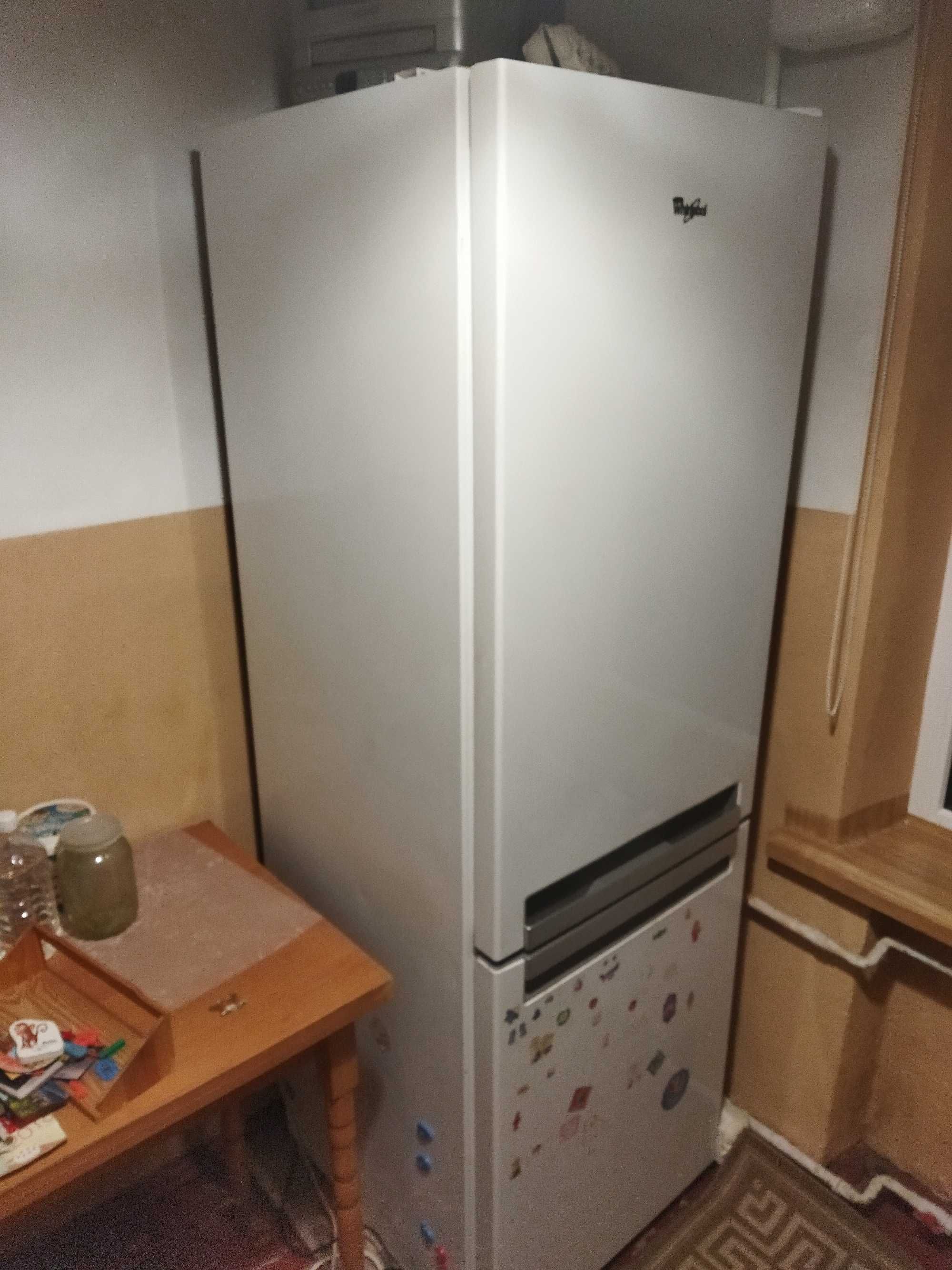 Холодильник Whirlpool