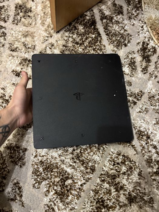 Продам PS4 slim 500gb