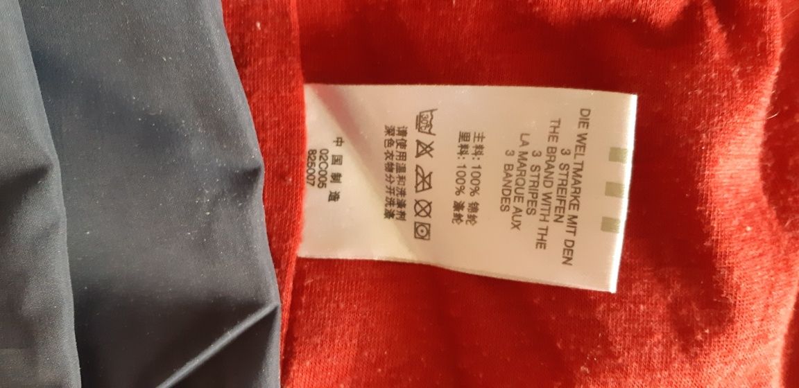 Продаю жіночий спортивний костюм Adidas