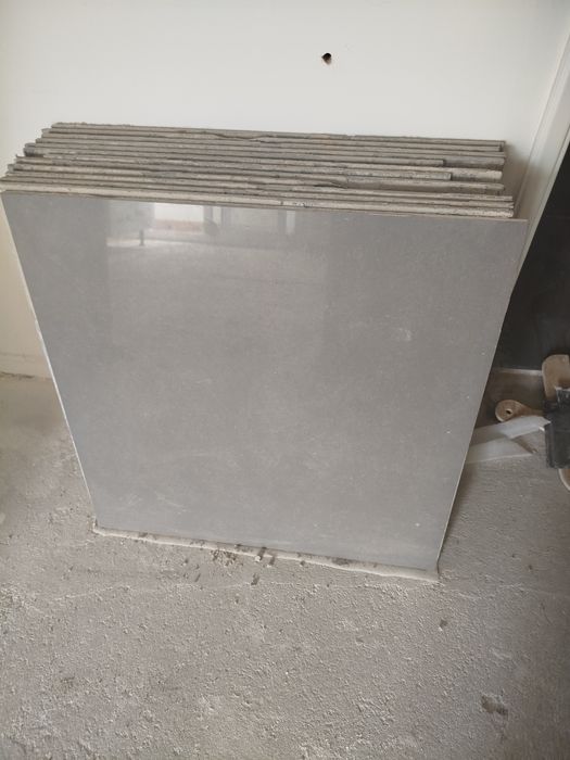 Pavimento cerâmico cinza 60cmx60cm