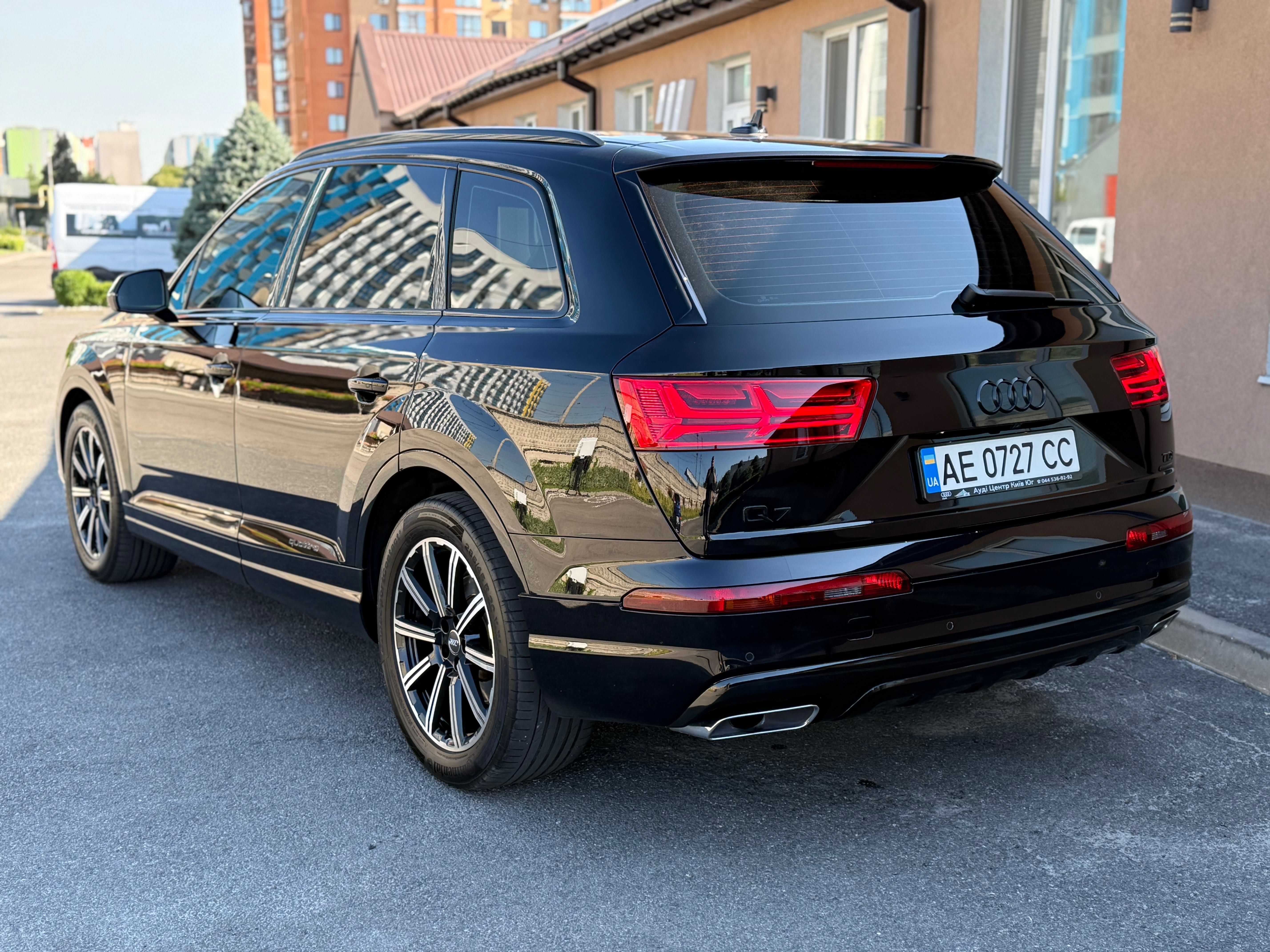 Audi Q7 S-LINE официальная