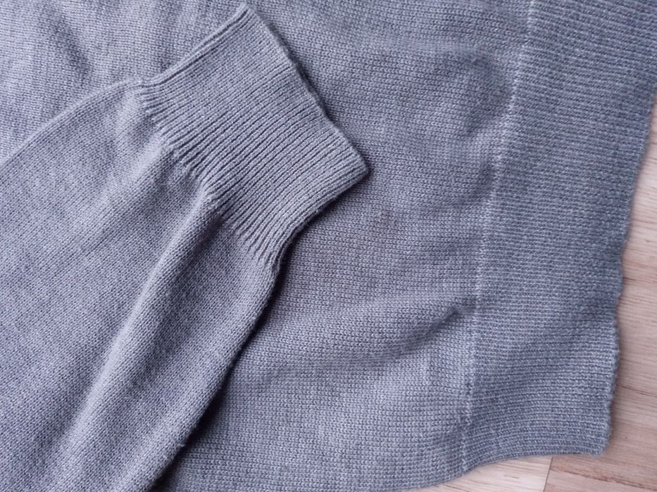 Sweter z reniferem świąteczny