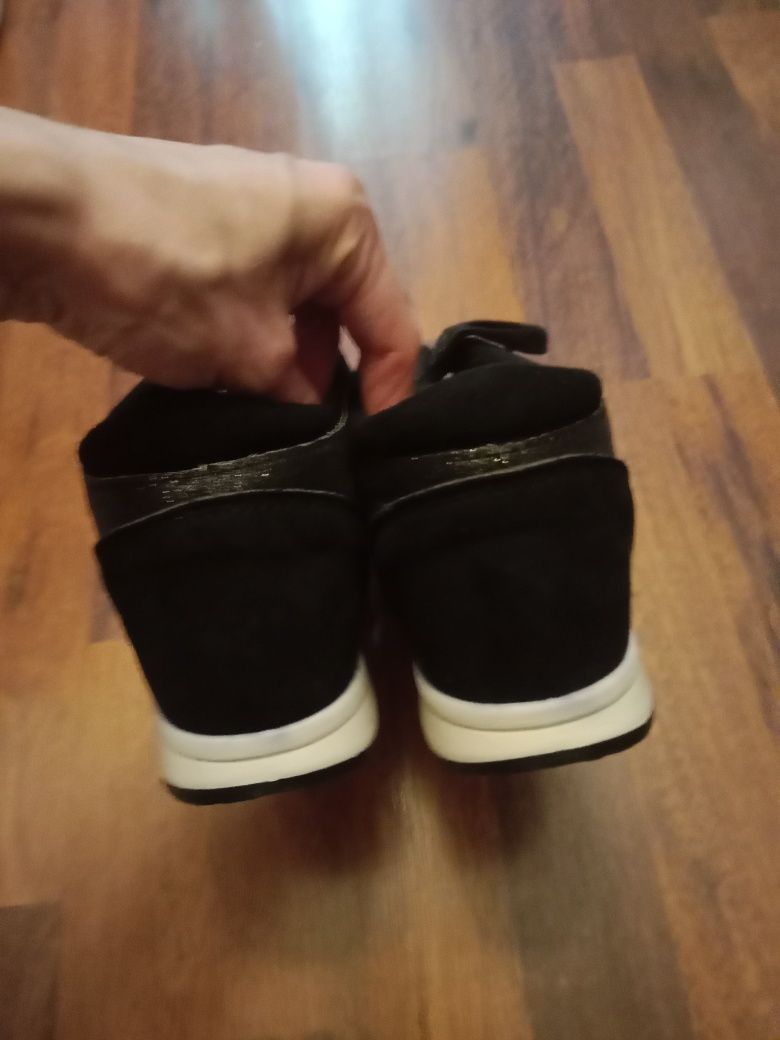 Buty damskie na koturnie