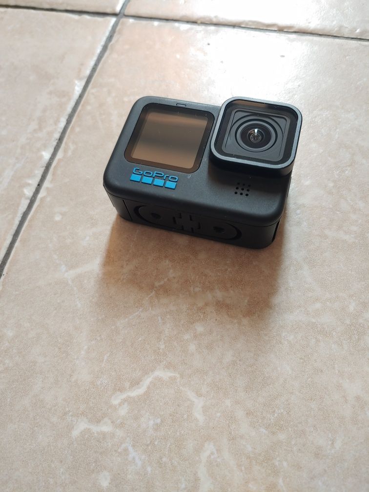 Kamera sportowa GoPro Hero 10 black - ładowarka baterie szelki i inne