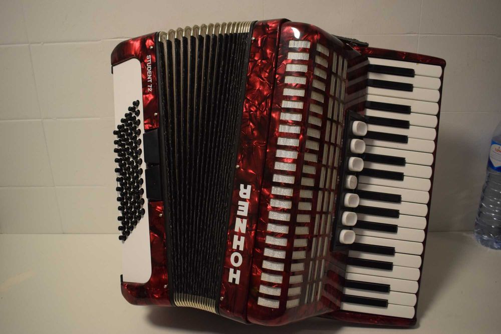 Acordeao hohner Studant 72 3 voz. N 249