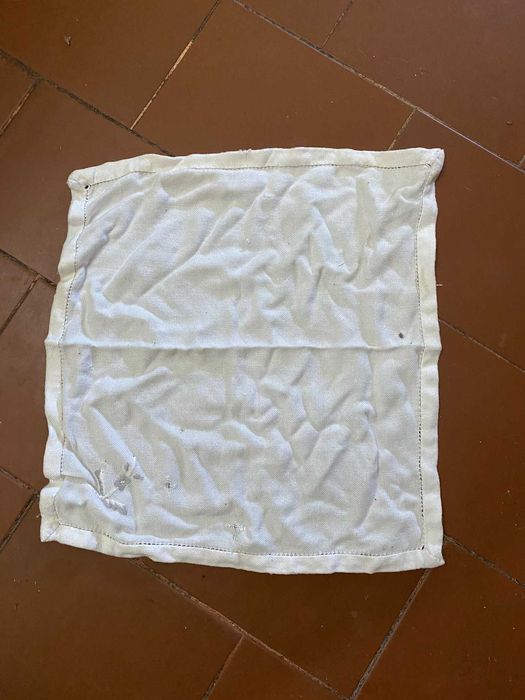 5 guardanapos de pano com detalhe flor