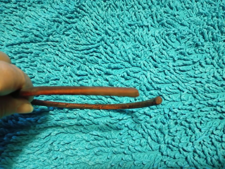 Bandolete fina em tons bordeaux