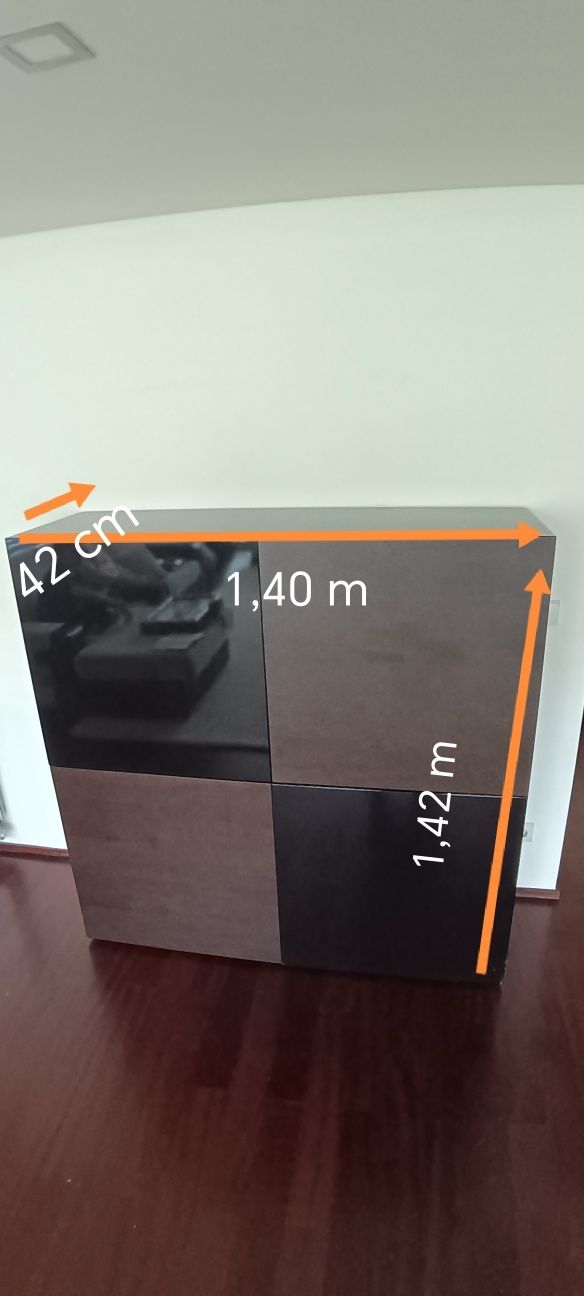 Aparador de cor preto estilo minimalista em bom estado