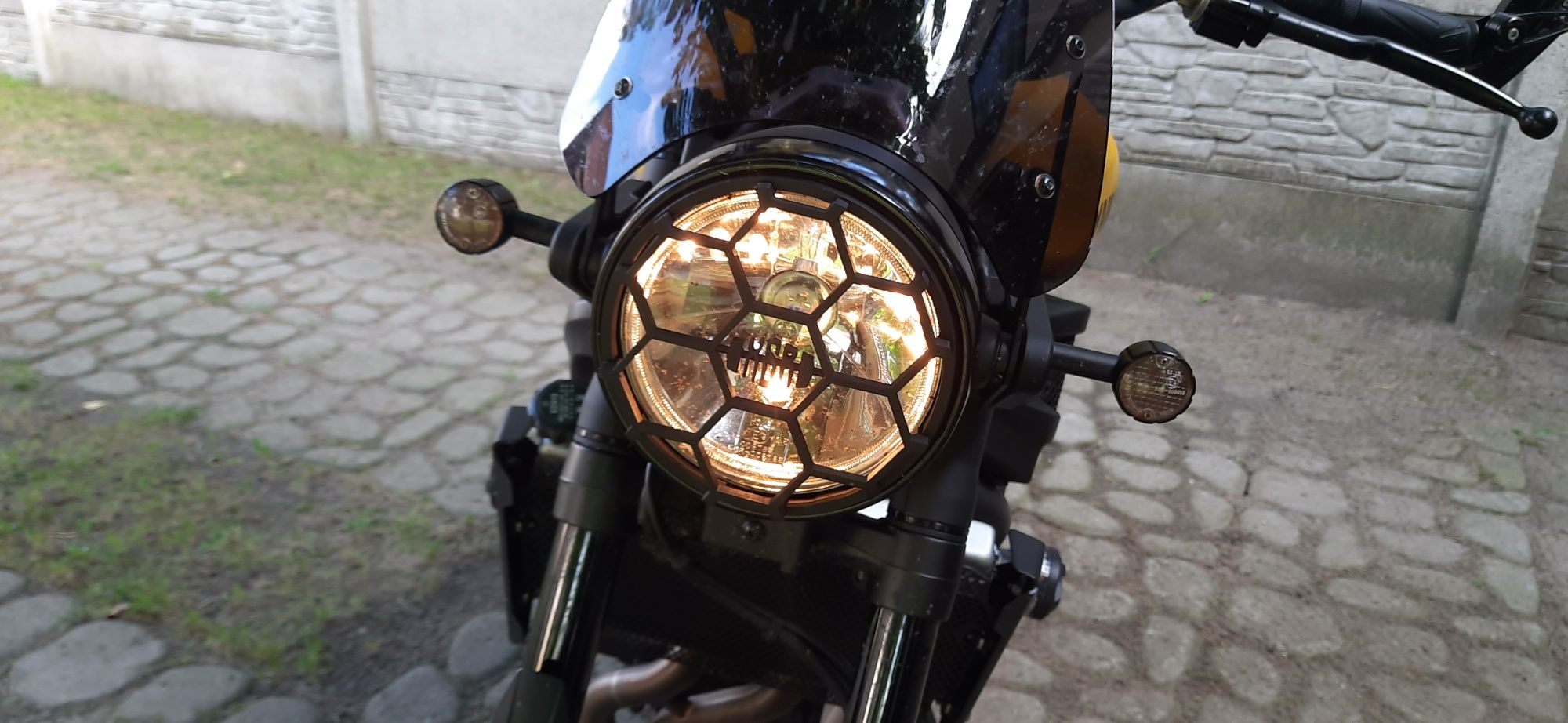 Yamaha XSR 700 3D druk - osłona lampy