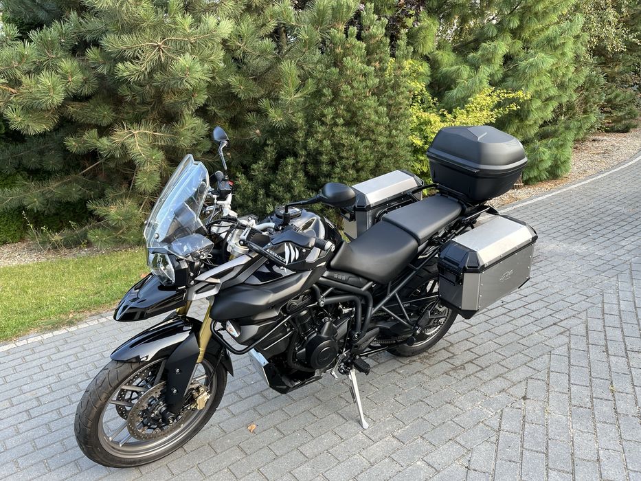Triumph Tiger 800 z 2012 roku wyglada  jak nowy
