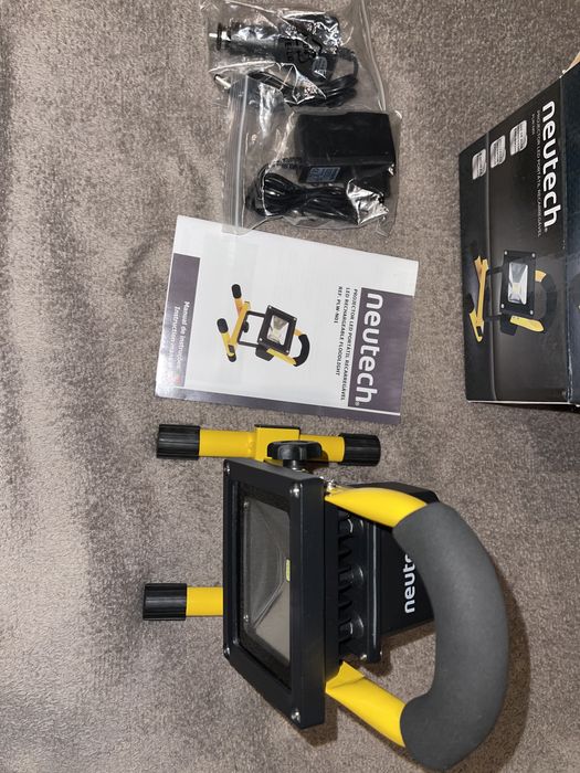 Projector de luz portatil com bateria Neutech