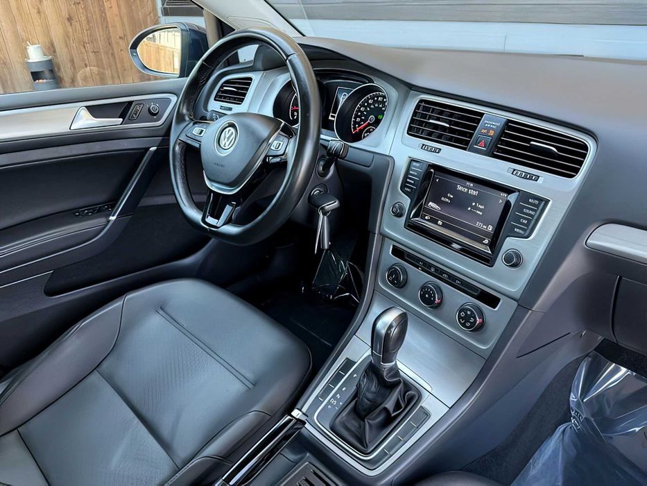 Volkswagen Golf      2015