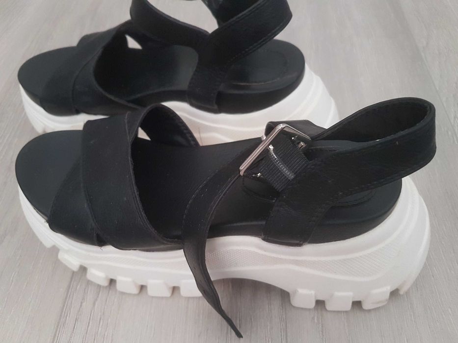 "Bershka" босоніжки жіночі 38 розмір