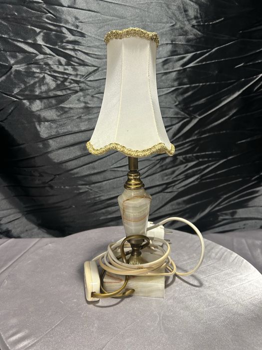 Lampa z onyksu i mosiądzu – z abażurem – klasyczny styl vintage