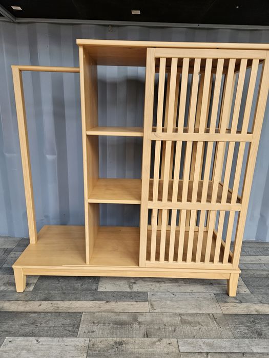 Otwarty regał garderoba przedpokój