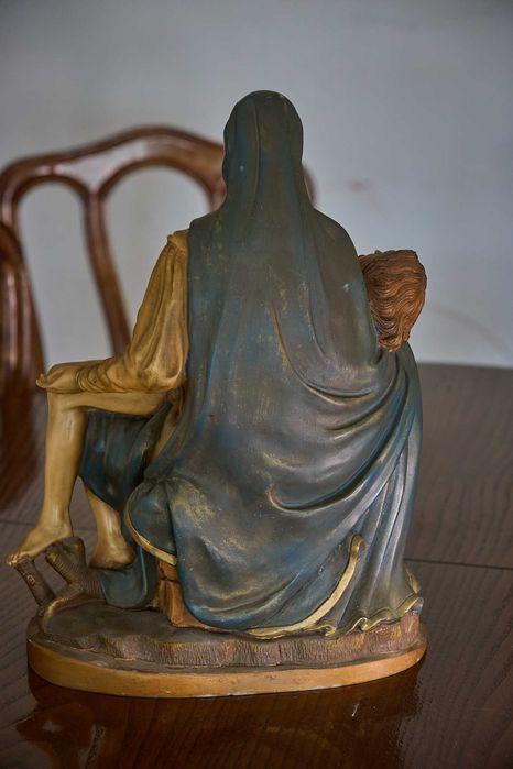 Escultura Maria e Jesus (Pietà)
