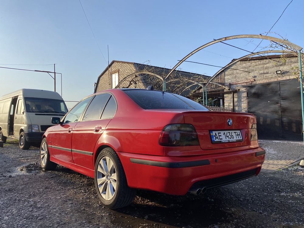 Продам BMW E39 523I