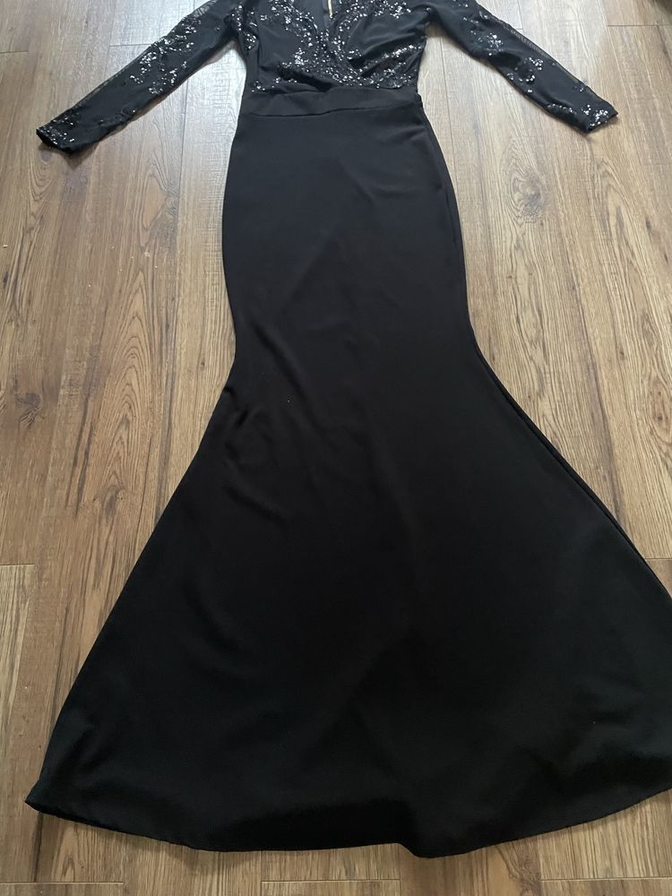 Czarna elegancka sukienka z cekinami