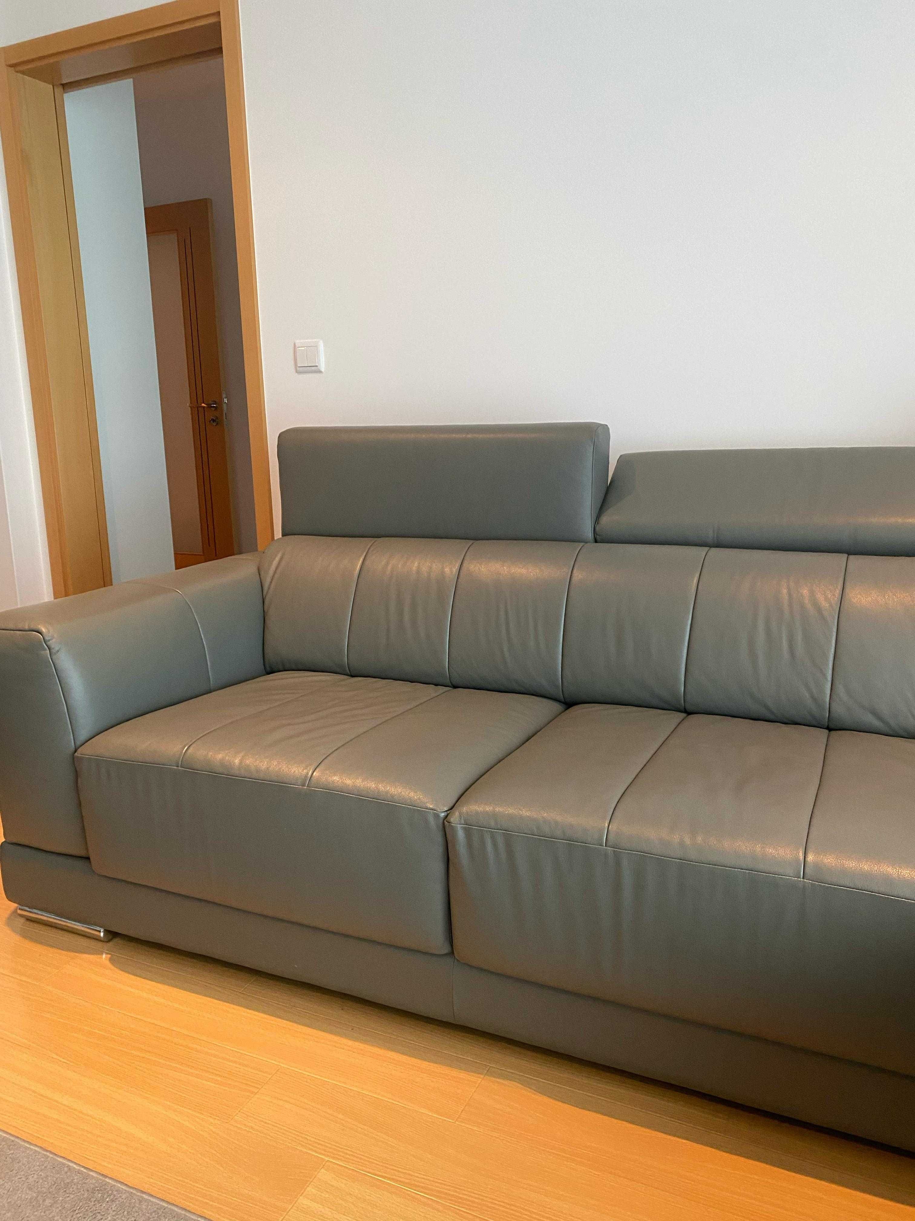 Sofá de Pele Cinza - NOVO - 3 Lugares com Chaise Longue