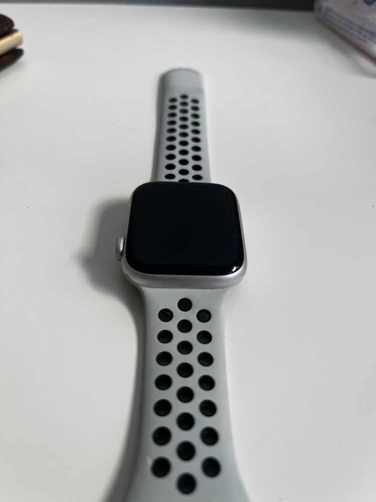 Apple Watch SE - 44mm (para peças)