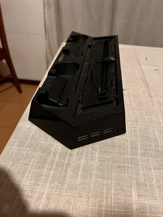 Estacao de refrigeracao/carregamento ps4