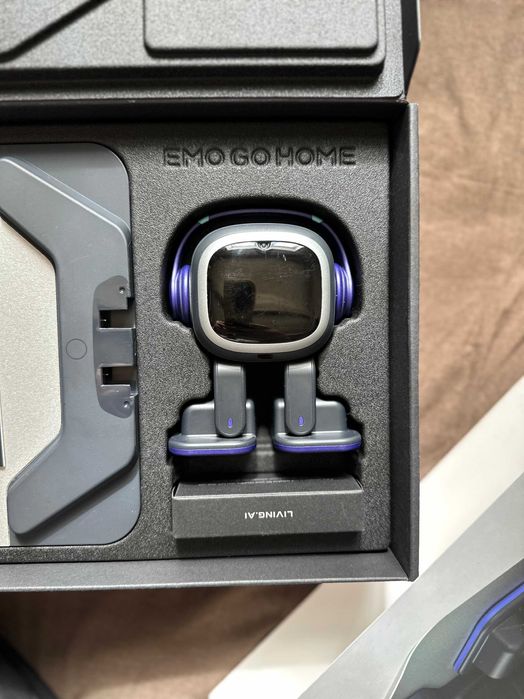 Розумний робот EMO Go Home Living AI ємо-робот