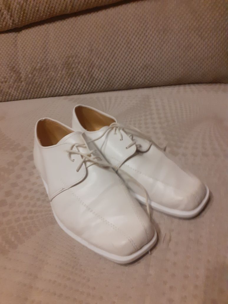 Buty komunijne nr 33