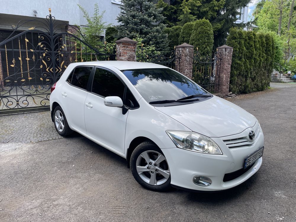 Продам TOYOTA  AURIS 2012!