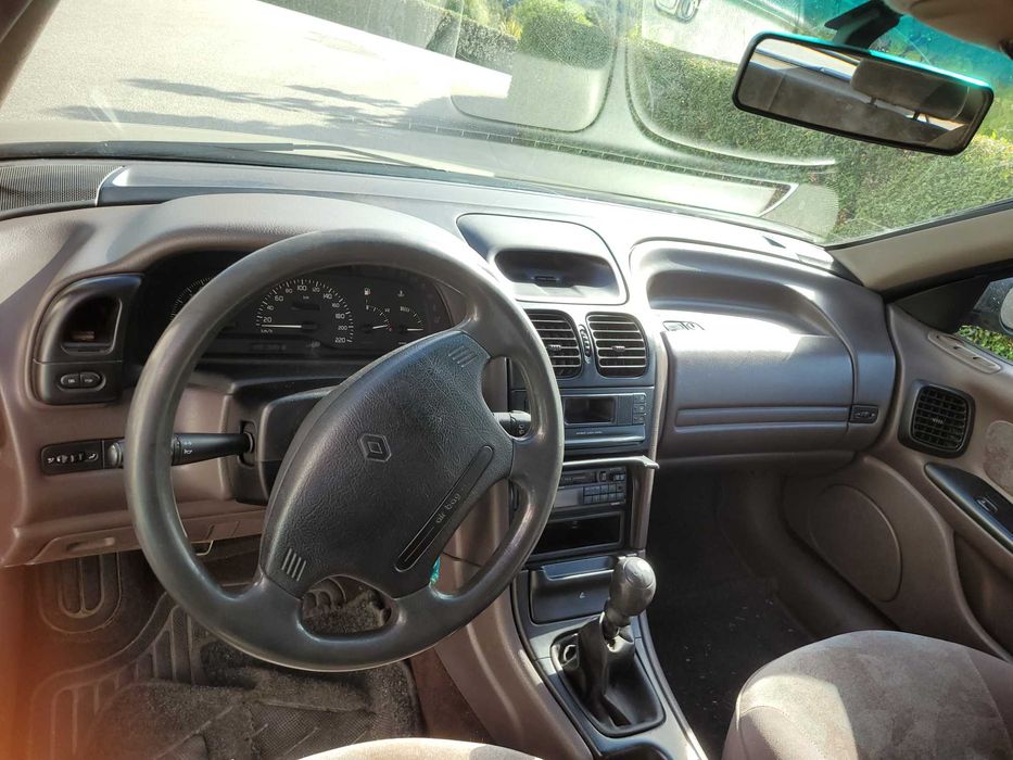 Renault Laguna -